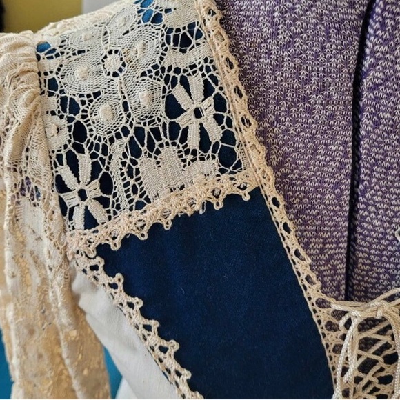 Vintage 1970s Gunne Sax
Renaissance Teal Velvet crochet lace Ivory. US4 - Picture 5 of 10